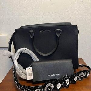 Michael Kors Black Selma Handbag and Wallet Set